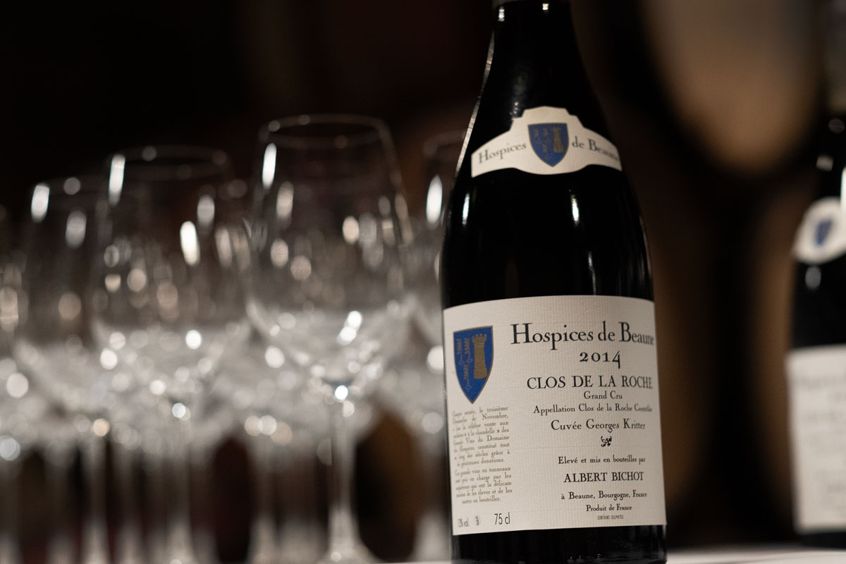 Bouteille de vin des Hospices de Beaune élevé par Albert Bichot